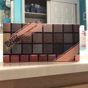 Beauty Gems Simply Perfect Kit 65 Piece Collection